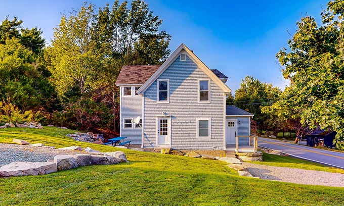 Hall Quarry Casa | Dog-friendly 2-story home near the ocean with firepit, washer/dryer, deck, & AC