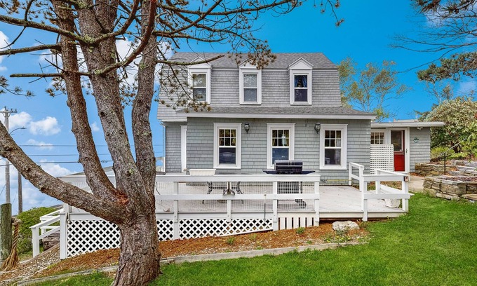 East Boothbay Cabaña | Se admiten perros, casa frente a la bahía con hermosas vistas al mar y una cocina completa