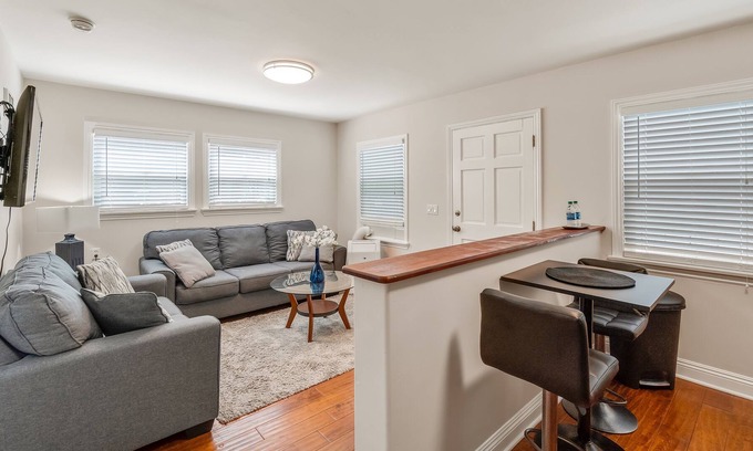 Cortez Hill Casa | Condominio actualizado en el Gaslamp con patio cubierto y excelente ubicación.