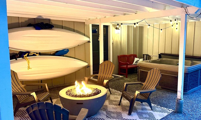 Eastsound Cabaña | Dog-Friendly Cottage with hot tub, kayaks, e-bike