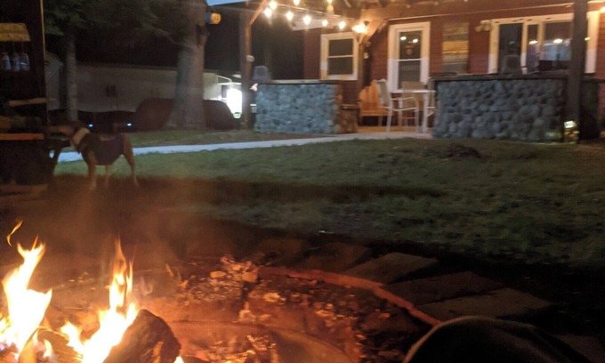 Harrison Cabaña | Dog friendly cozy red cottage near lakes and trails
