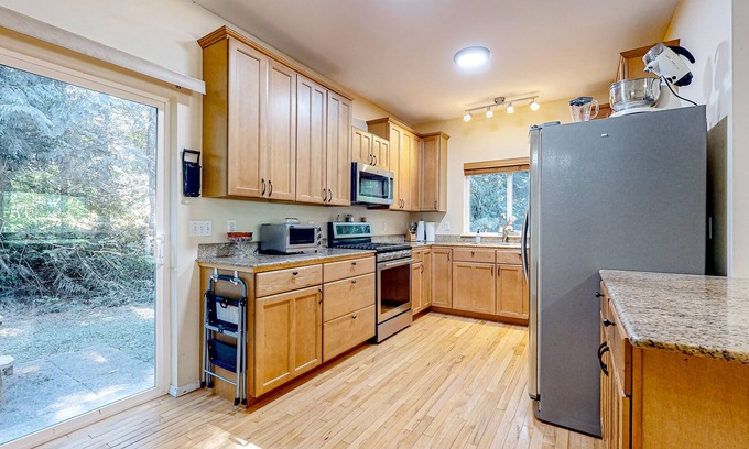 West Hills Casa | Dog-friendly home with private gym, firepit, fireplace, jetted tub, & W/D