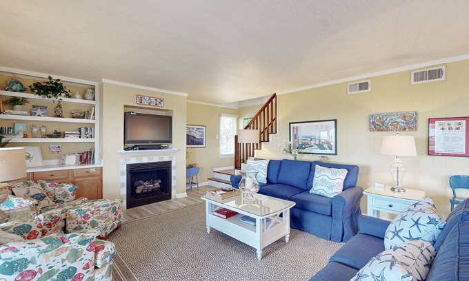 Indiantown Shores Casa | Dog-friendly House w/Water View, Free WiFi, AC, Private Hot Tub