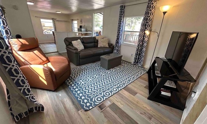 Coal Creek Canyon Cabina | Dog-friendly John C Frémont Lodge on Coal Creek - Boulder/Golden