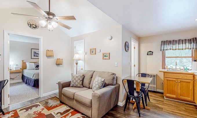 Eastern Vermont Cabina | Dog-friendly, mountain-view cabin with shared hot tub, fireplace, & central AC