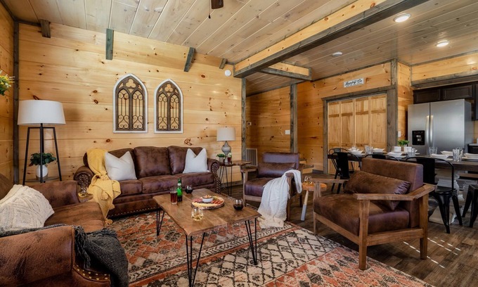 Sevierville Casa | Dog Friendly New Cabin w/ Hot Tub, Game Room & 4-miles to Dollywood