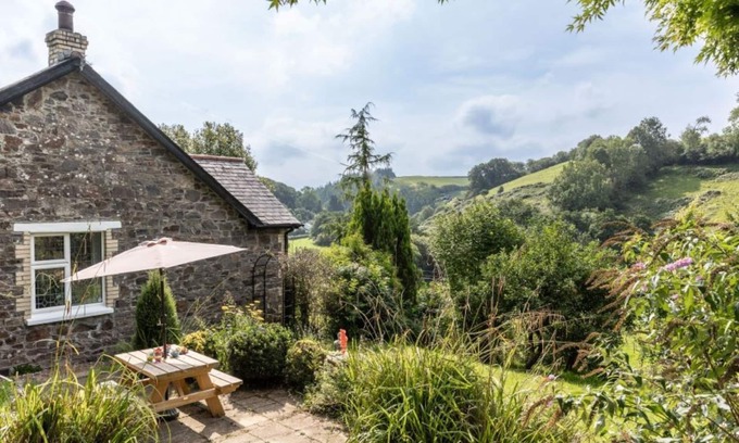 Muddiford Cabaña | Dog friendly rural retreat with countryside views