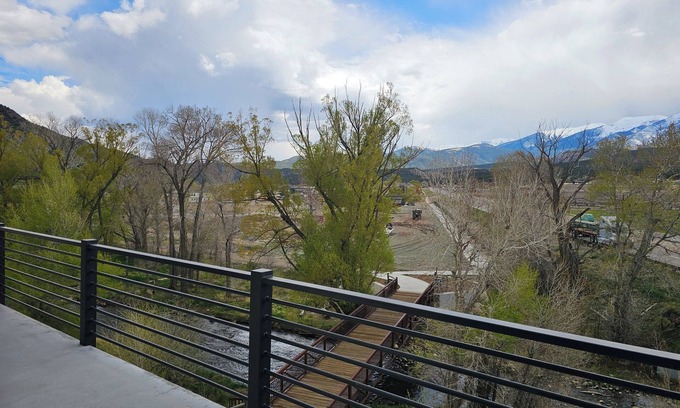 Salida Condominio | Dog Friendly! The Mayfly Hotel, Unit 1F