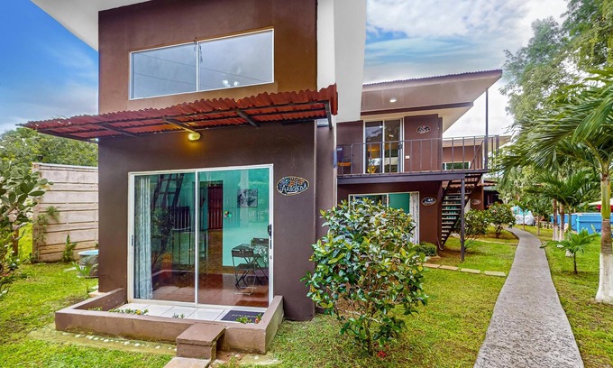 Tárcoles Cama Y Desayuno | Dog-friendly villas with shared rancho & kitchen, private pool, and partial AC