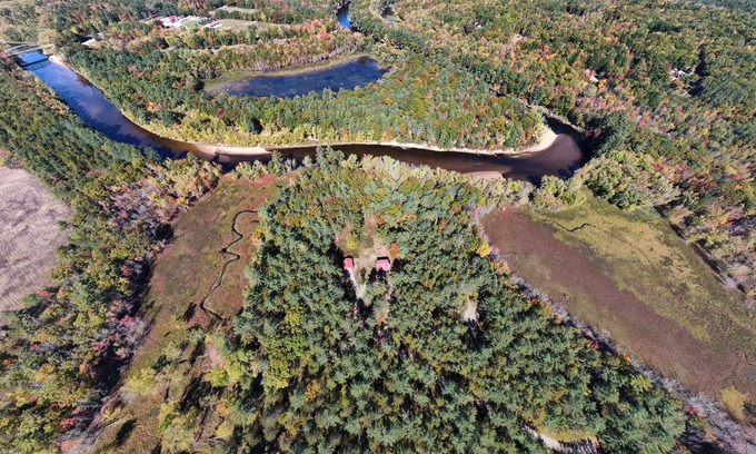 Brownfield Cabina | Dog friendly Waterfront Cabin Near White Mountains
