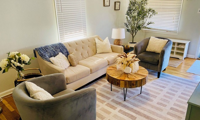 St. Louis Casa | Dogtown: St. Louis Family Favorite! Forest Park, Zoo, Arch, SLU, WashU, Yard,BJC