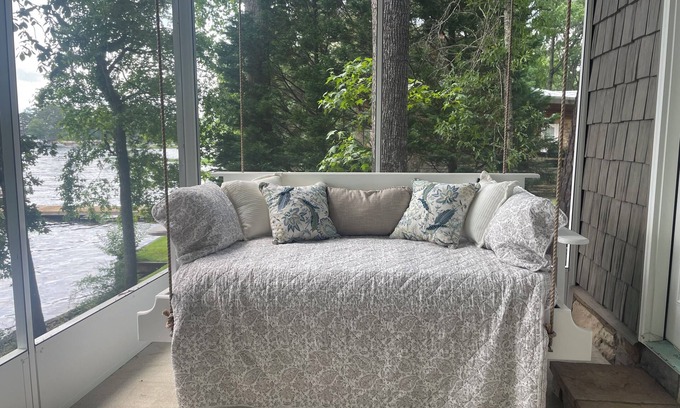 Titus Casa | Dogwood Cottage Lake Jordan boat dock/hot tub/RV parking spot SEPT RATE DECREASE