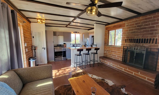 Sonoita Casa | Dogwood Flats - A cozy guest house in the oak trees!