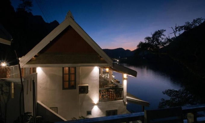 Nong Khiaw Villa | Dokchampa River View Villa