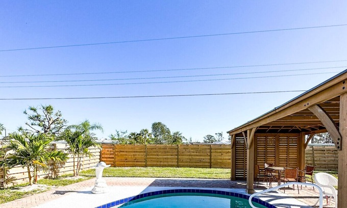 Grove City Casa | Dolphin Inn near Englewood Beach