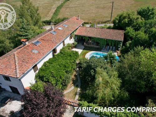 Essertines-en-Donzy Casa | Domaine de Campagne : Gîtes, Piscine et Spa, Animaux Bienvenus - FR-1-496-364