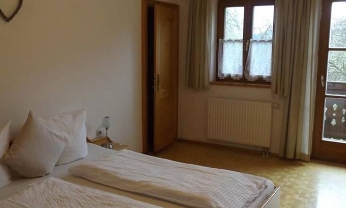 Nussdorf am Attersee Otro | Doppelzimmer mit Balkon - Gasthof Steinbichler - Most- und Wildbauernhof Groiss