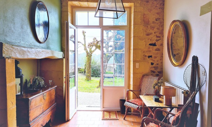 Pressignac-Vicq Casa | Périgord: calentada, 7 C, 4 cuartos de baño, wifi, proyector de vídeo, pueblo cerca