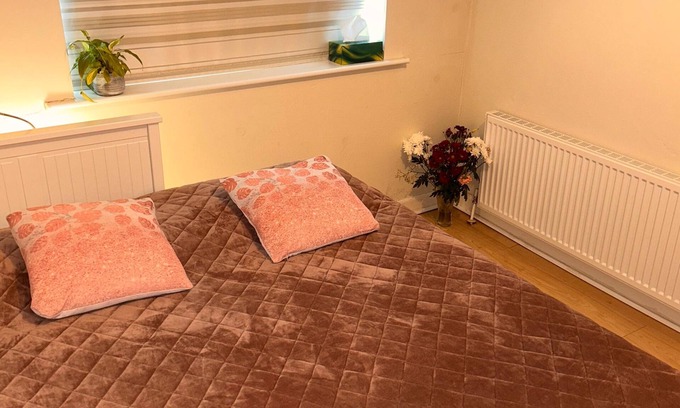 Swords Cama Y Desayuno | Double bed 10mn by car Dublin airport 8mn bus & shops with light breakfast