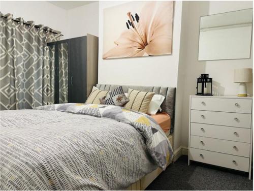 Edwinstowe Casa | Double Bedroom
