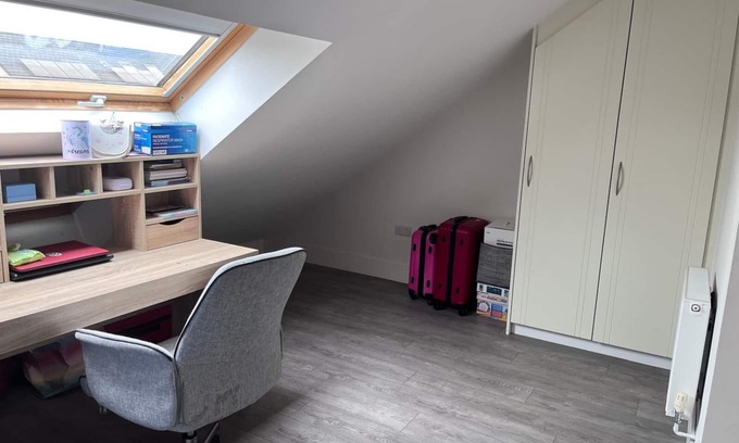 Saggart Cama Y Desayuno | Double Bedroom with Shared Bathroom Available to Rent