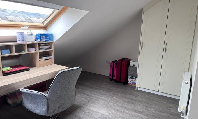 Saggart Cama Y Desayuno | Double Bedroom with Shared Bathroom Available to Rent