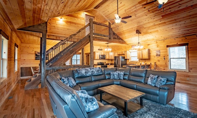 Logan Cabina | Double Down Lodge by The Inn & Spa at Cedar Falls