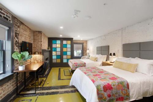 Historic District - North Casa | Double Queen Suite 1st Floor Boutique Hotel