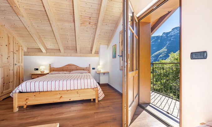 Ala Apartamento | Habitación doble 'Camera Matrimoniale' con vistas a las montañas, jardín compartido y balcón