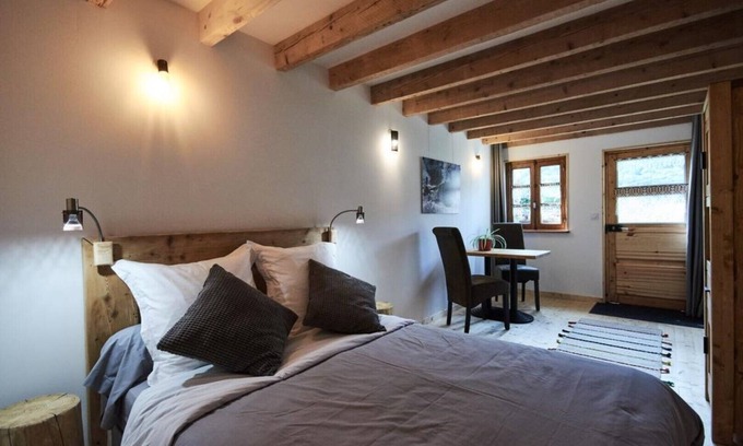 Aime Casa | Hostales en La Foyère