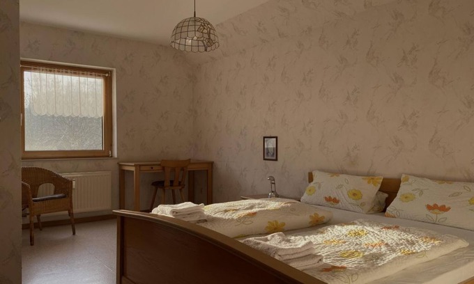 Morbach Casa | Habitación doble, ducha, aseo - Gasthaus "Zur Post"