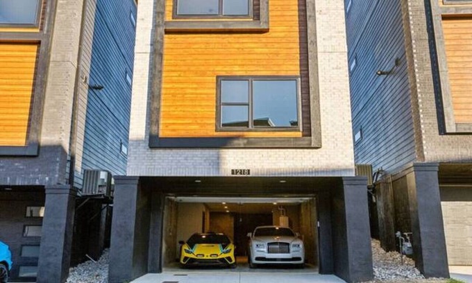 Madison Casa | Double the fun! Sleeps 24!