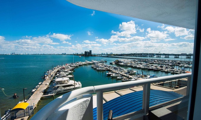 Downtown Miami Hotel | DoubleTree by Hilton Grand Hotel Biscayne Bay