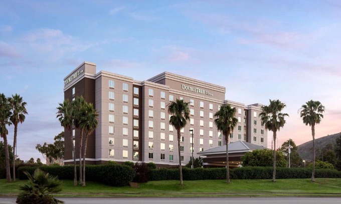 Brisbane Hotel | DoubleTree by Hilton San Francisco Airport North Bayfront