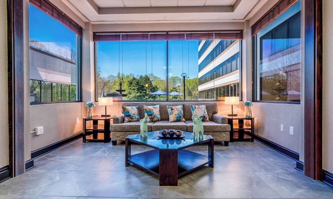 Executive Park Hotel | DoubleTree by Hilton South Charlotte Tyvola