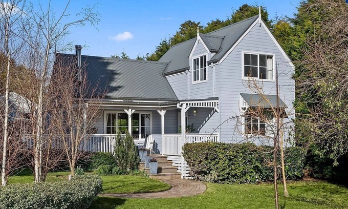 Bundanoon Casa | Dove Cottage – cosy storybook cottage in a private setting with a fireplace