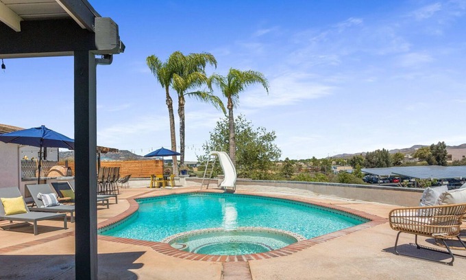 Murrieta Casa | Dove Creek Retreat-2 1/2 Acres w/Pool & Jacuzzi