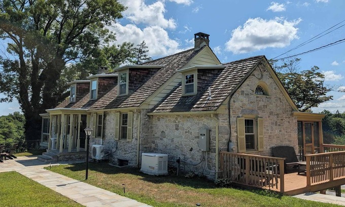 Downingtown Casa | Downingtown Manor | 1900s Farmhouse w/ Creek Views