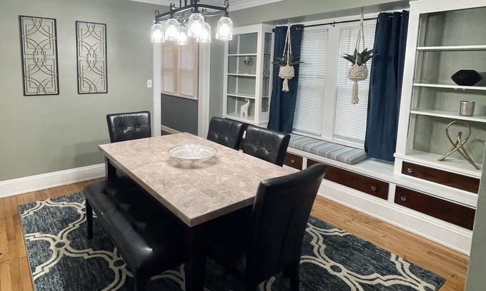 Old Brooklyn Apartamento | Downstairs Unit near National Park + Downtown Cleveland