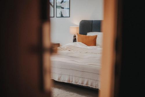 Bahnhofsviertel Apartamento | DOWNTOWN Apartment mit Luxusbad am Hafen nur 5 Minuten zu Fuß in die Innenstadt und zum Bahnhof!