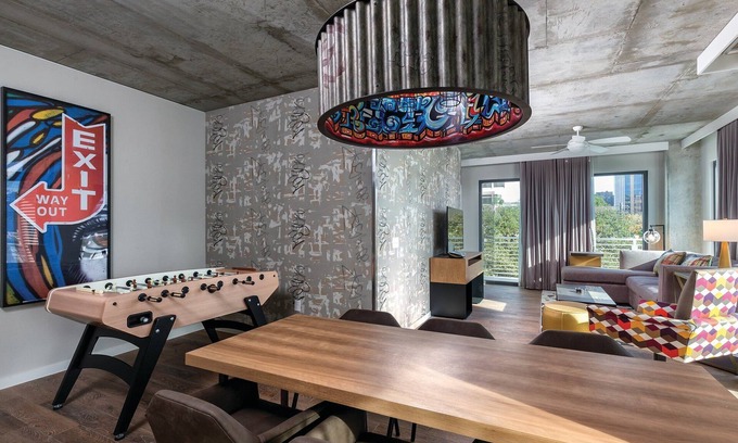 West End Complejo | CENTRO Austin con ROOFTOP, piscina y área de barbacoa, pozo de fuego, incluso un gimnasio: lo tenemos todo