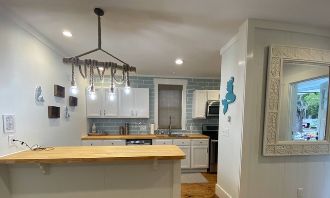 Historic District Casa | Downtown Beaufort Cottage