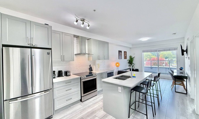 South Newton Apartamento | Downtown Condo near Vancouver Skytrain