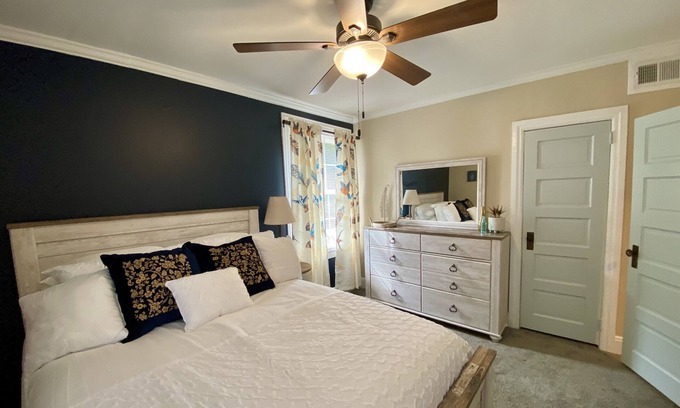 Hartsville Cabaña | Downtown Cozy Cottage Family Retreat