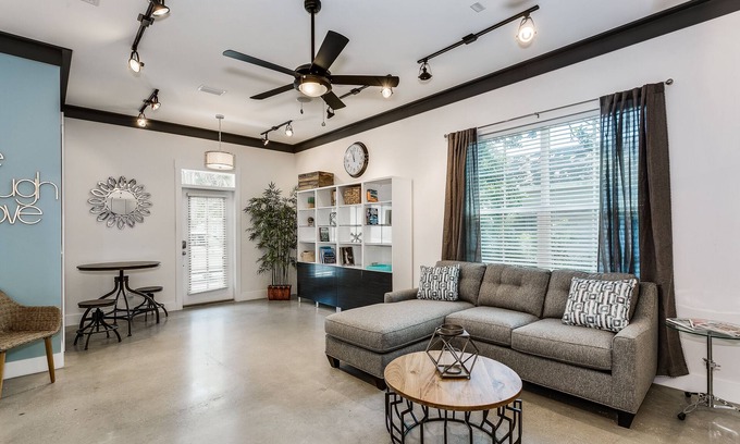 South Pensacola Apartamento | ¡Downtown Dreams Too ahora está disponible en Historic North Hill!