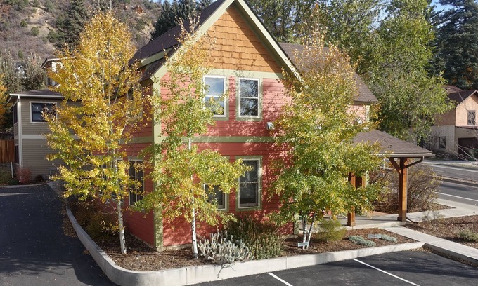 Durango Casa | Downtown Durango-Nuevo marco de madera a medida: la cochera