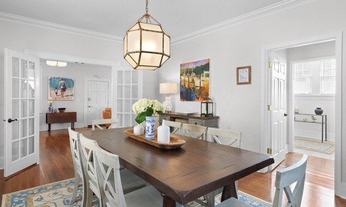 Pettigru Street Historic District Casa | Downtown Elegant ArtBnB in The Gorgeous Historic Pettigru Neighborhood