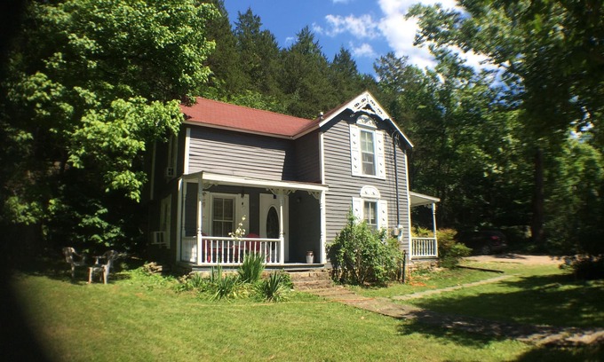 Eureka Springs Historic District Cabaña | El centro de Eureka Springs vacaciones Cottage
