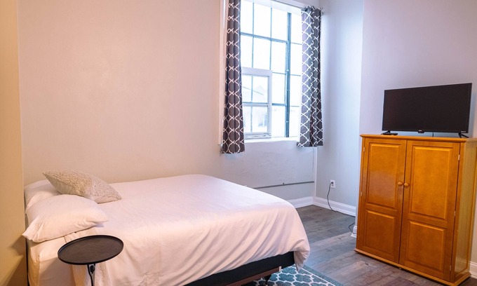 Downtown Lafayette Historic District Condominio | Downtown Lafayette Queen Suite