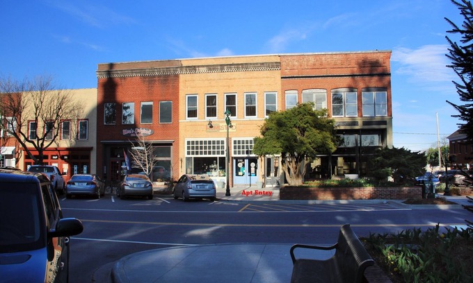 Hendersonville Apartamento | ¡Loft céntrico en el corazón del histórico Hendersonville! La mejor ubicación de Main St!